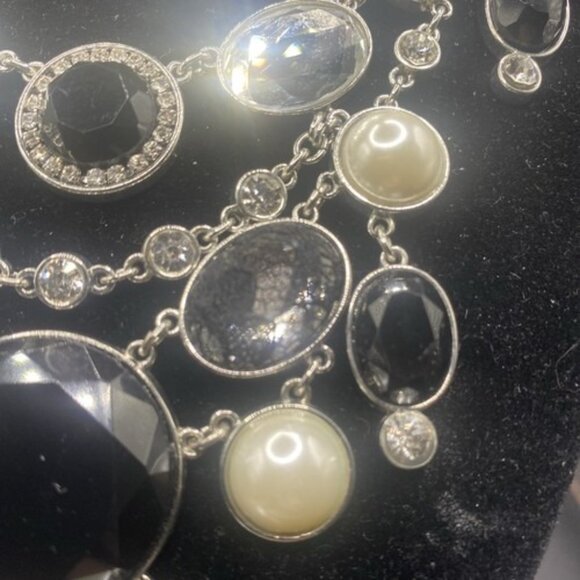 Signed White House Black Market Necklace Lace Pearl Crystal Bib Statement 16"+2" - Picture 4 of 8